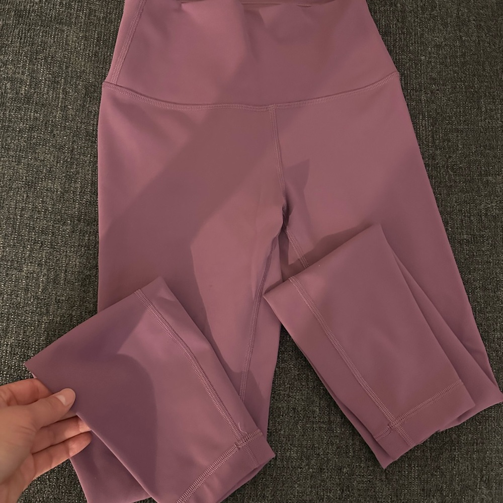 Lululemon Wunder Train 25” purple leggings